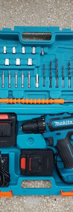 Makita 28V aku bušilica