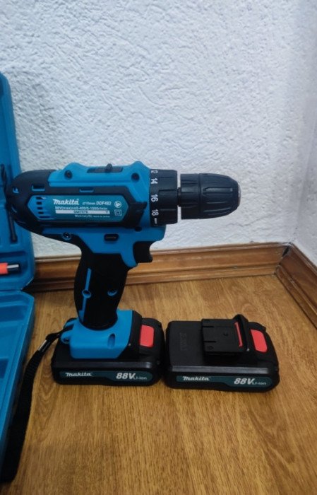 Makita 28V aku bušilica