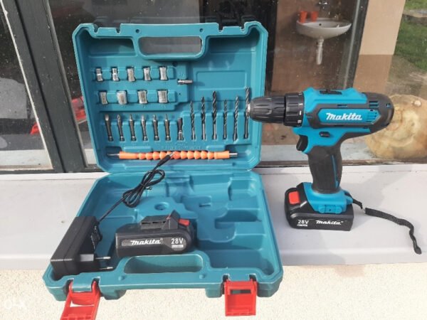 Makita 28V aku bušilica