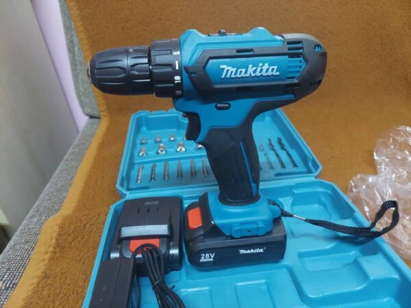 Makita 28V aku bušilica