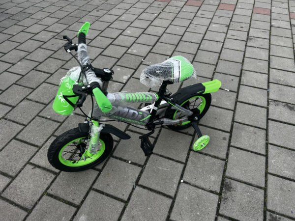 Dječiji bicikl sa pomoćnim točkićima