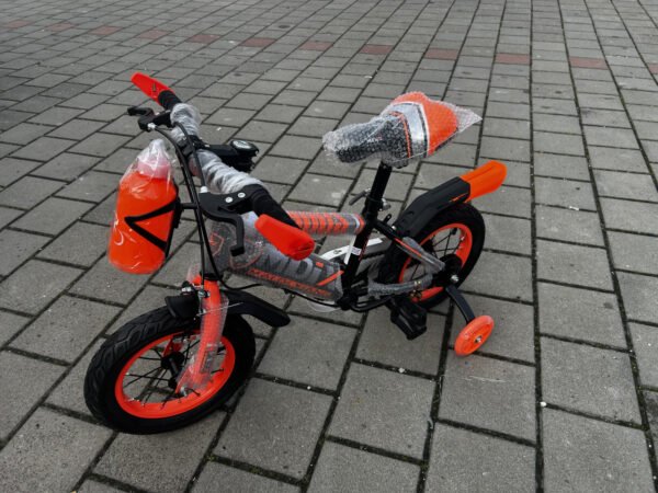 Dječiji bicikl sa pomoćnim točkićima